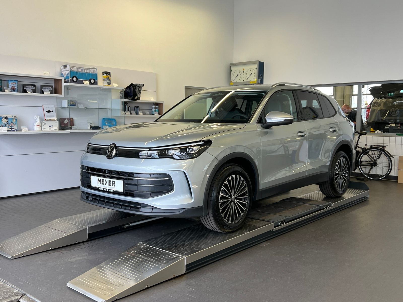 Fahrzeugabbildung Volkswagen Tiguan Life 2.0 TDI DSG *AHK, LED, Kamera, 18''-