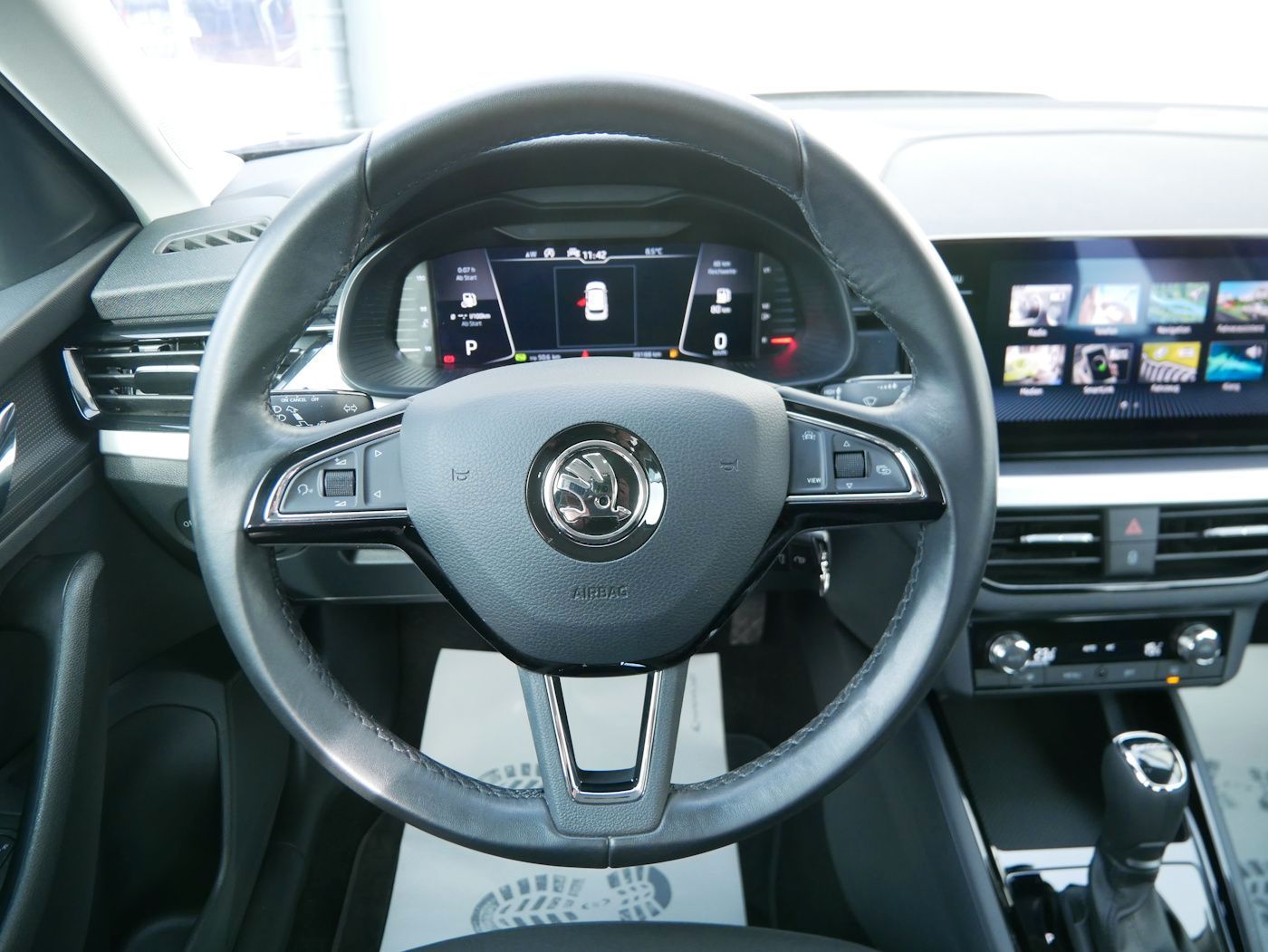 Fahrzeugabbildung SKODA Kamiq 1.0 Ambition DSG LED PDC Klimaautomatik AL