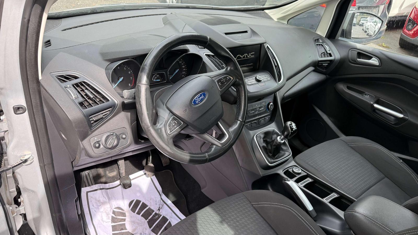 Ford Grand C-MAX 2015 — photo 8