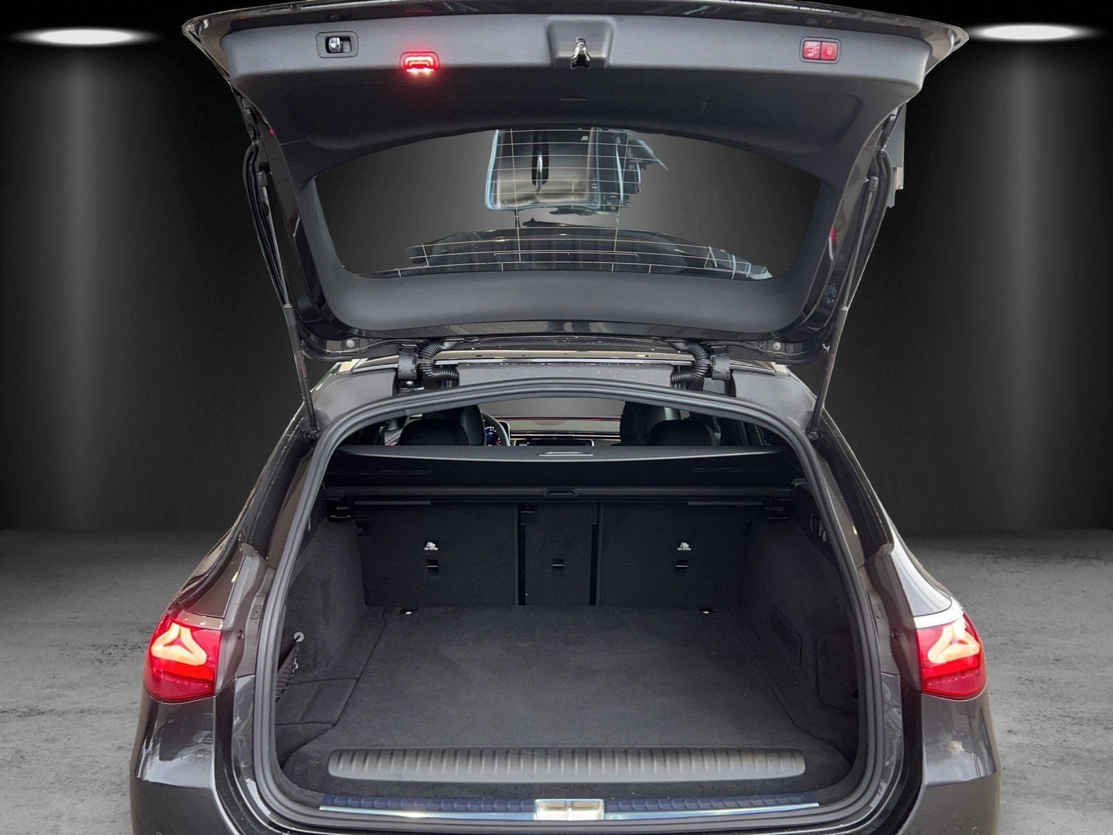 Fahrzeugabbildung Mercedes-Benz E 300 e T-Modell AVANTGARDE AHK Lenkradhzg LED