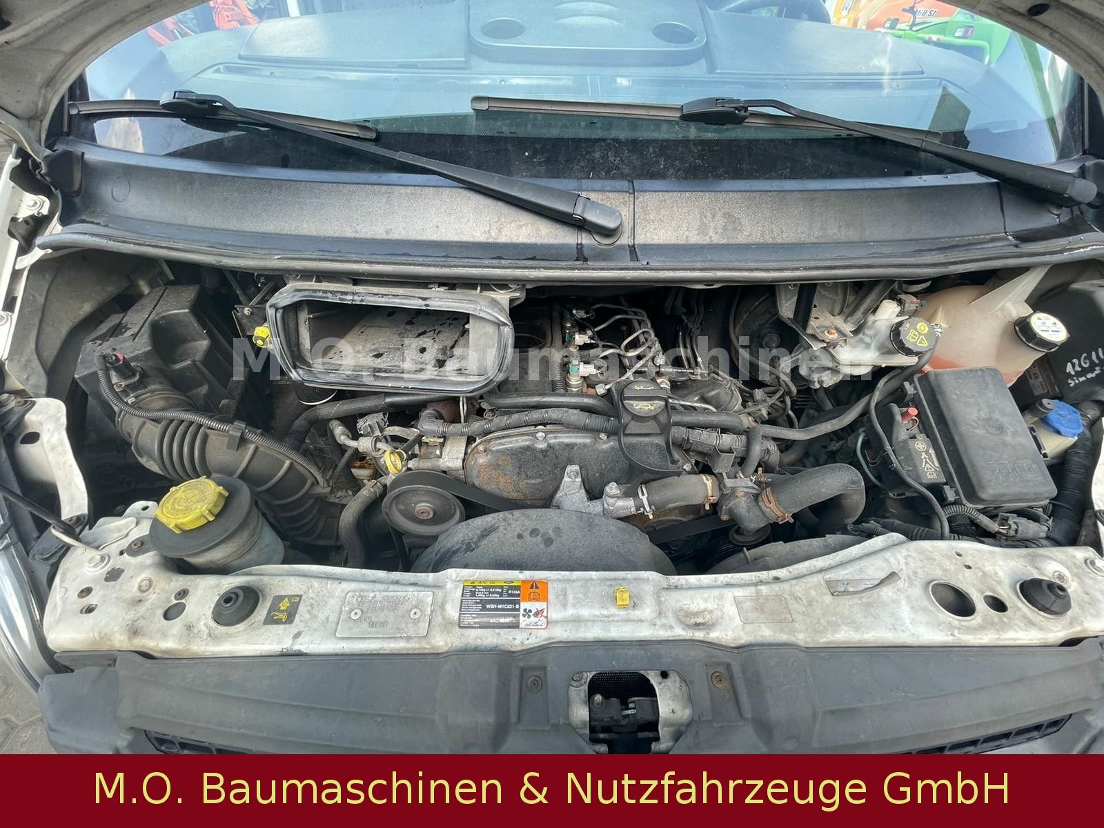 Fahrzeugabbildung Ford Transit  115 T 330 / 2,4 Liter / 9 Sitzer /