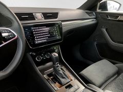 Fahrzeugabbildung Skoda Superb Sportline 4x4 Standheiz PANO Columbus 5J