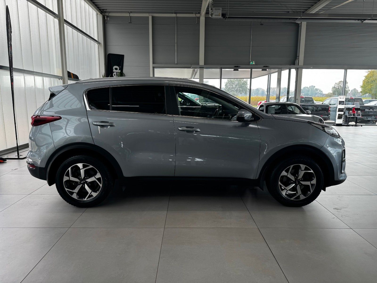 Fahrzeugabbildung Kia Sportage 1.6T Spirit DAB Navi Sitzheizung TOP