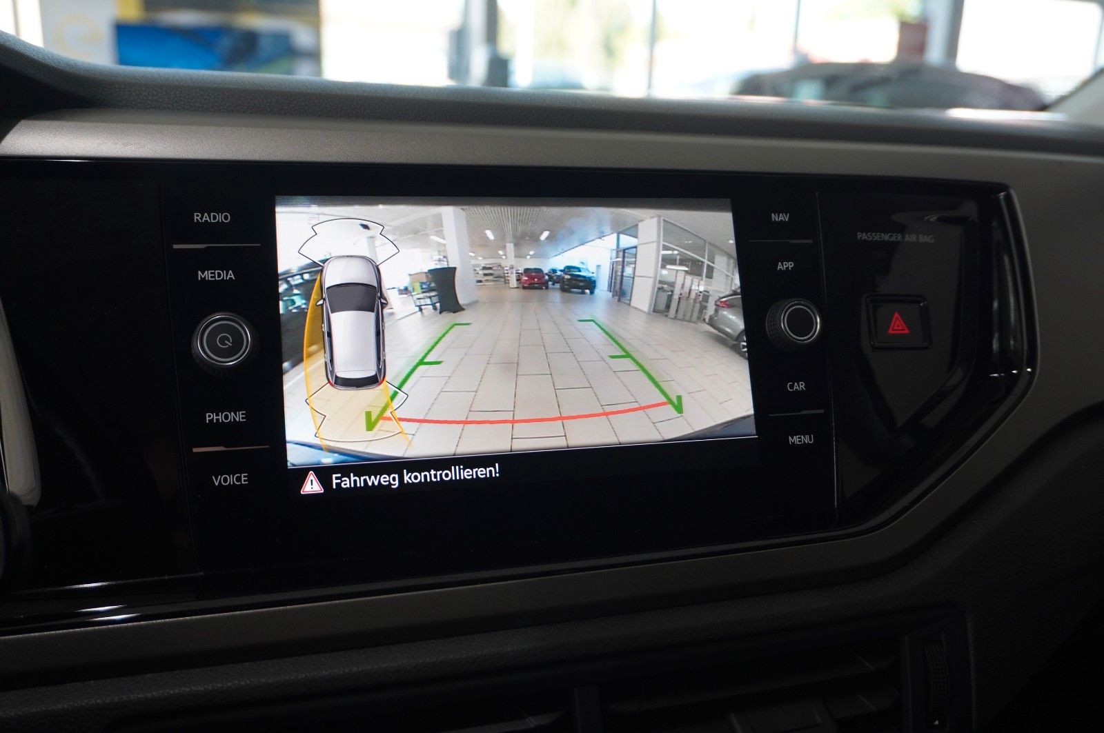 Fahrzeugabbildung Volkswagen Polo VI 1.0 TSI COMFORTLINE NAVI/LED/KAMERA/DAB+