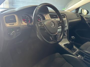 Volkswagen Golf - 8