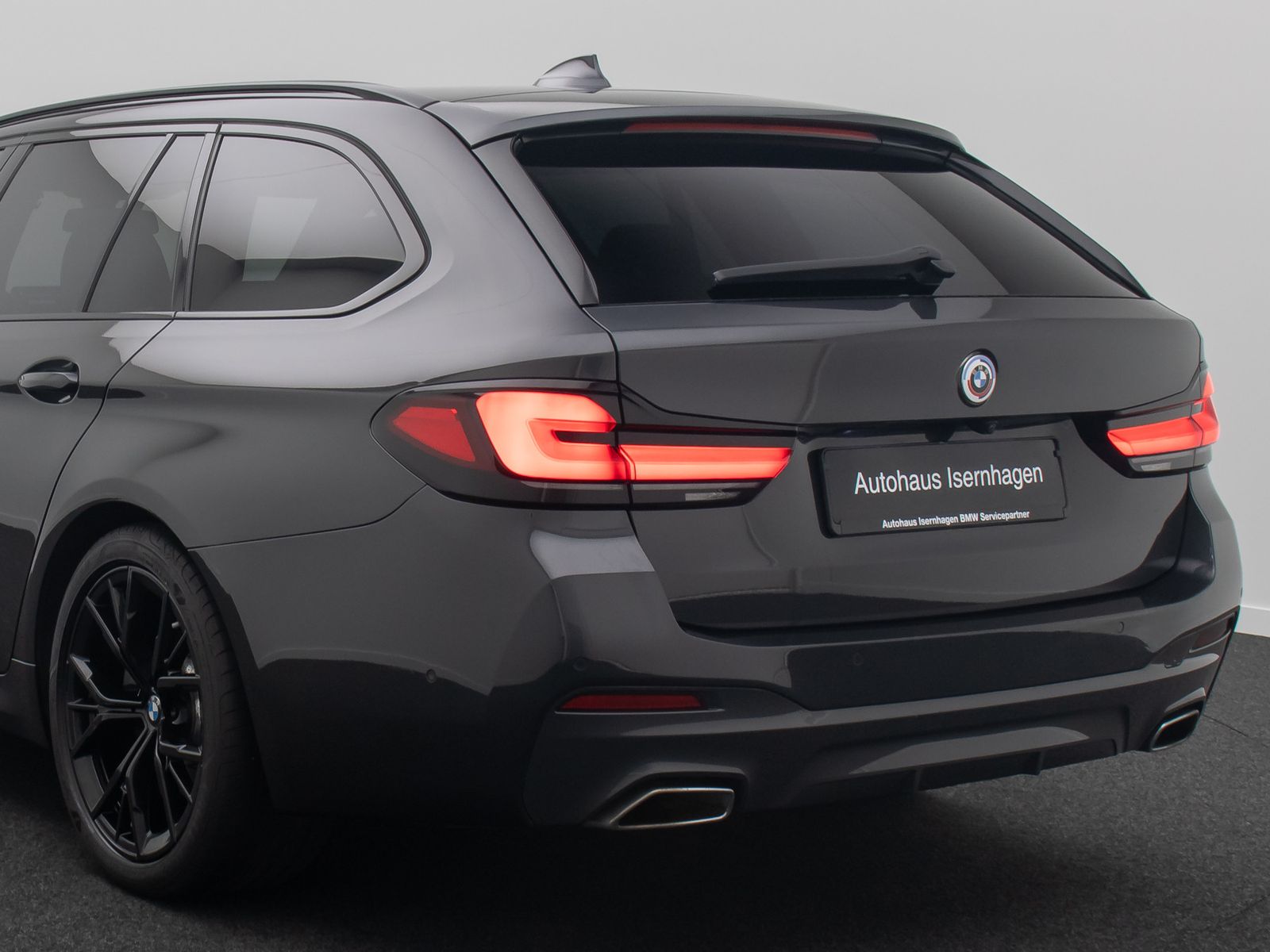 Fahrzeugabbildung BMW 520d M Sport Kamera DAB HUD 4xKlima HiFi 19Zoll