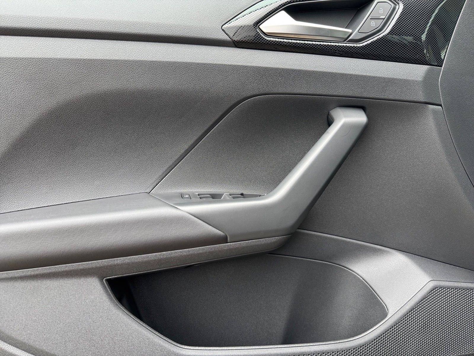Fahrzeugabbildung Volkswagen T-Cross Life 1.0 TSI