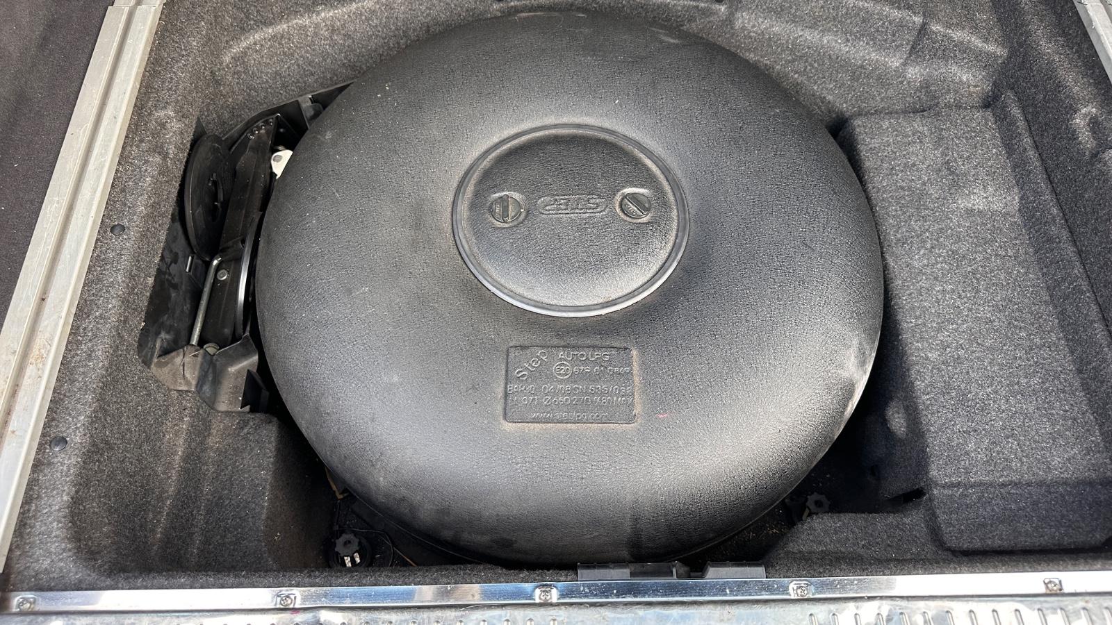 Mercedes-Benz E240 2005 — photo 32