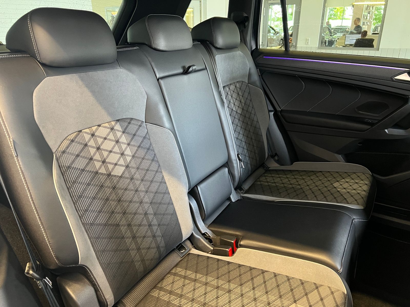 Fahrzeugabbildung Volkswagen Tiguan Allspace R-Line 2.0 TDI DSG 4Motion *AHK,