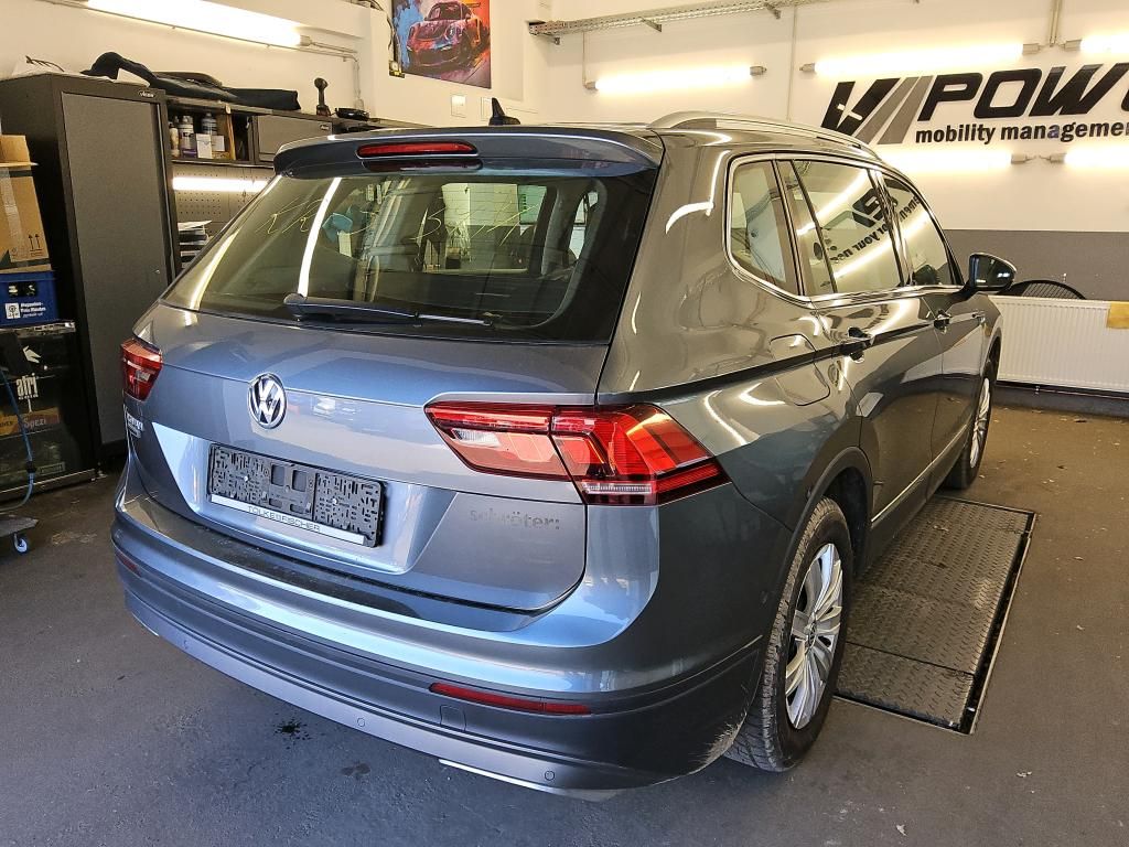 Fahrzeugabbildung Volkswagen Tiguan Allspace TSI Comfortline Navi HUD AID ACC