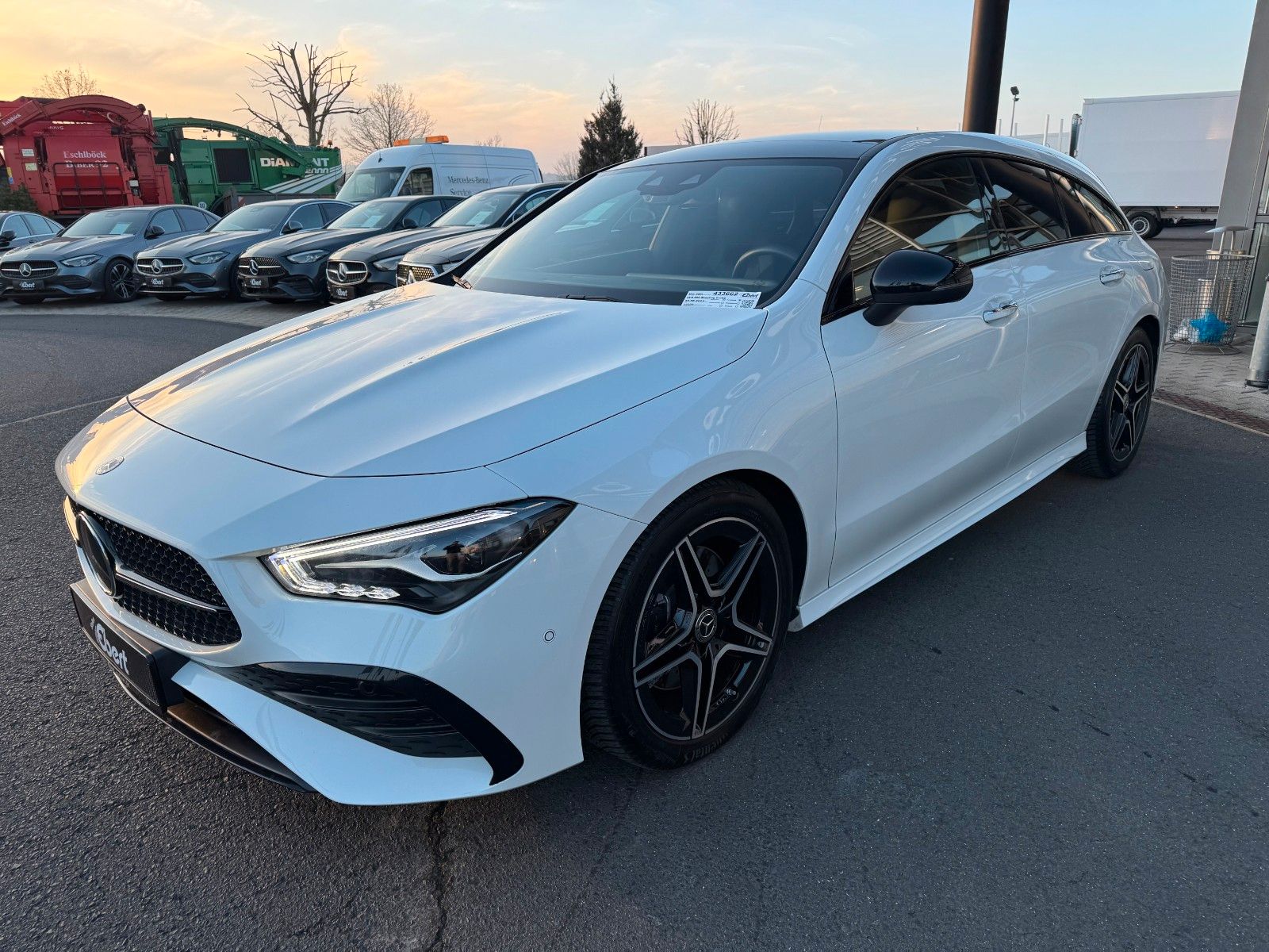 Fahrzeugabbildung Mercedes-Benz CLA 200 SB+AMG+Pano+Distr+Ambiente+Night+RFK