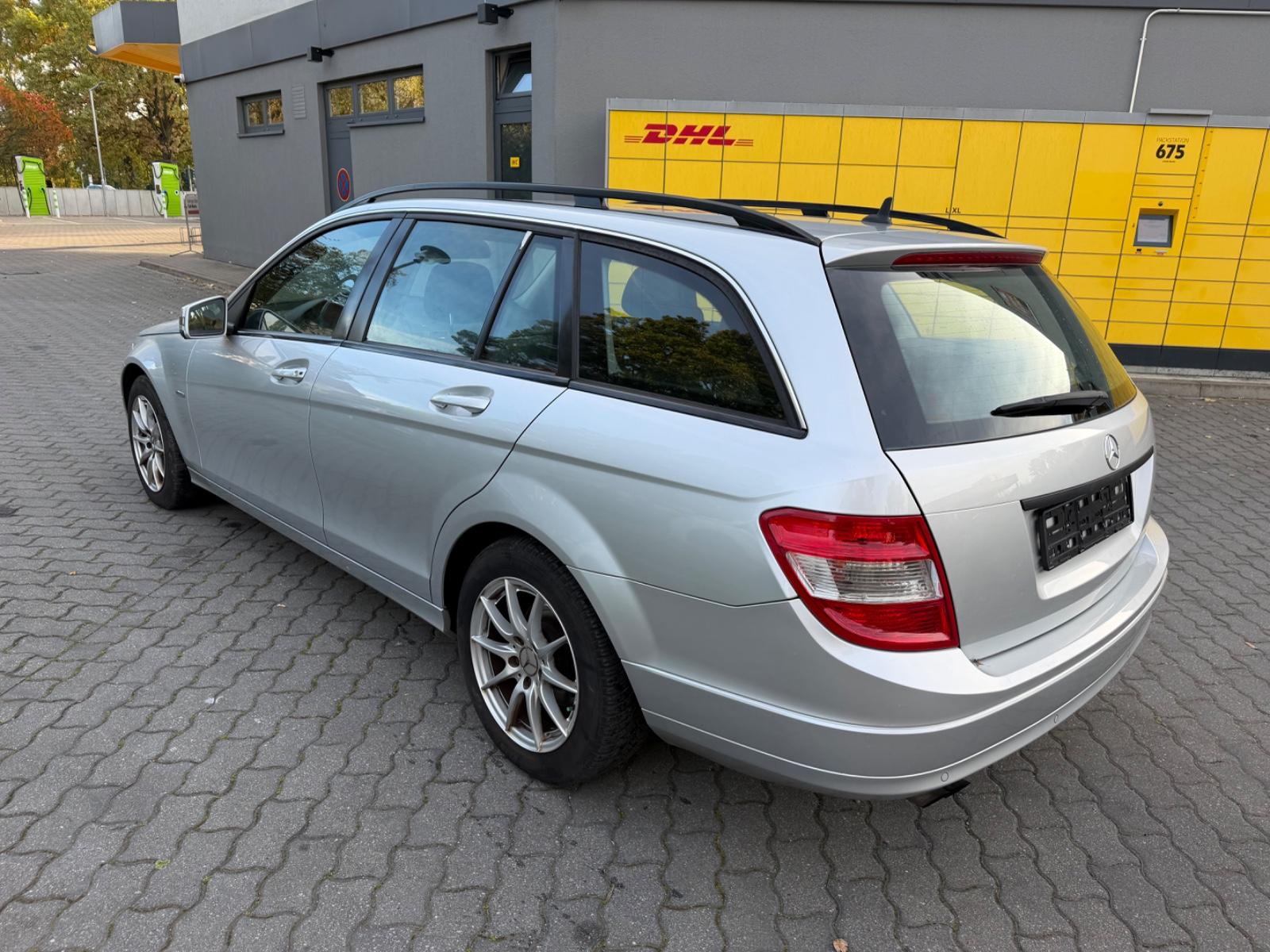 Mercedes-Benz C180 2010 — photo 9