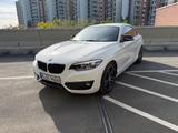BMW 230i Coupé Sport Leder / H&K / R. Kamera - weiße BMW 230