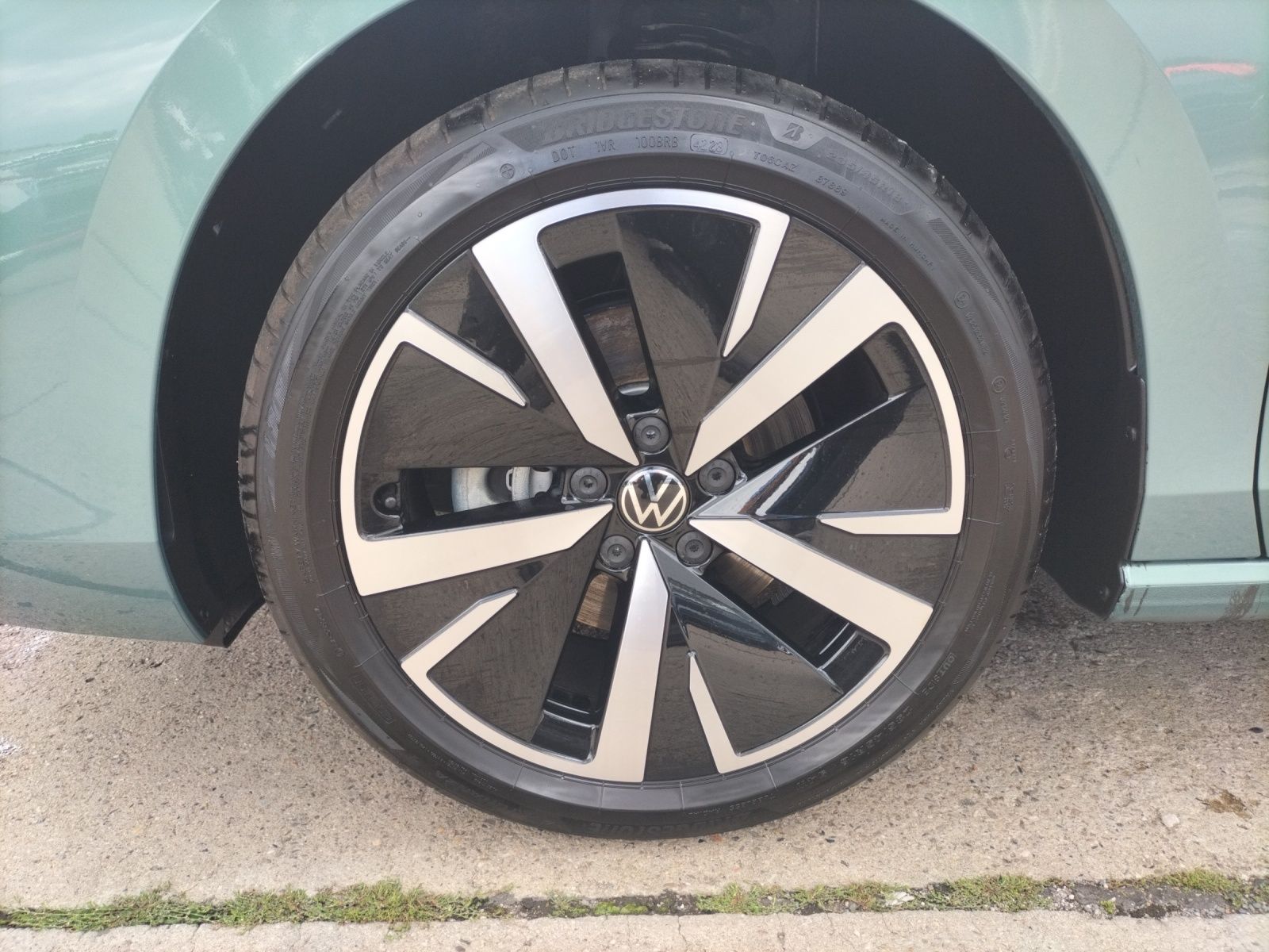 Fahrzeugabbildung Volkswagen Passat Business eTSI DSG LED ACC AHK SHZ Massage