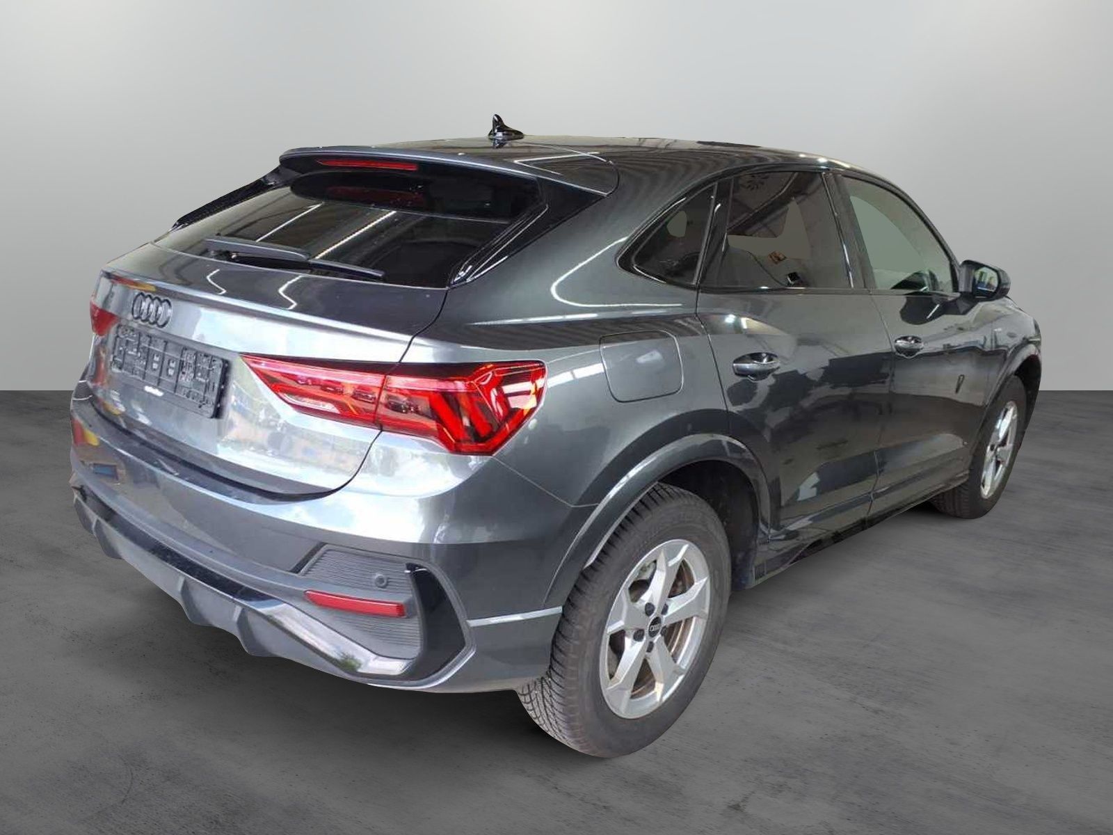 Audi Q3 Sportback S-Line 45 TFSIe S-tronic / Matrix imagem 3
