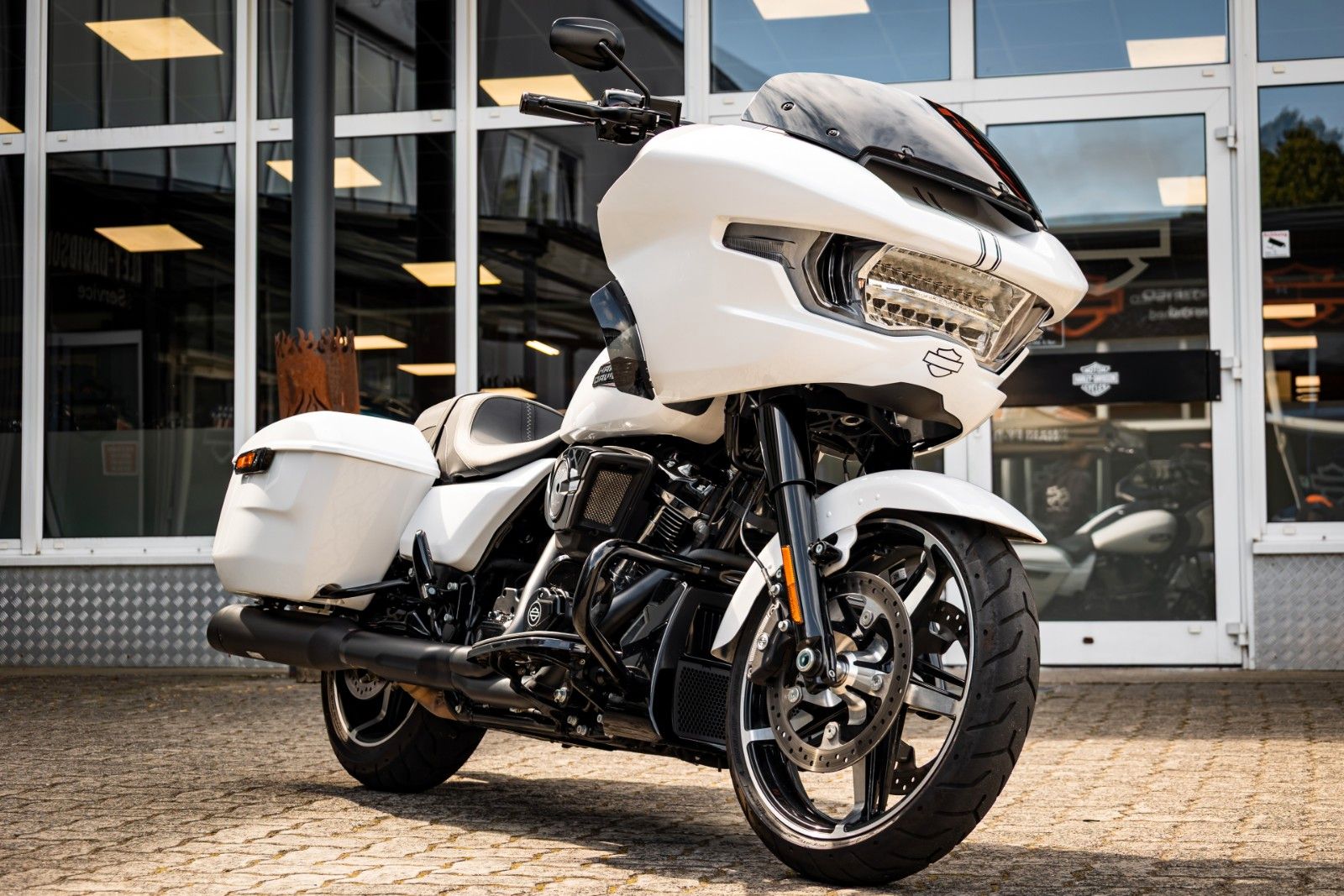 Fahrzeugabbildung Harley-Davidson ROAD GLIDE FLTRX 117cui - Screamin Eagle Auspuff