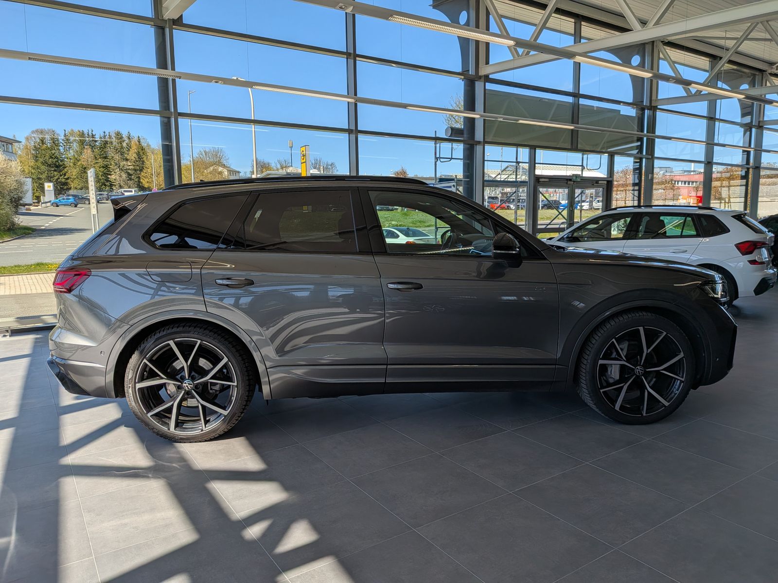 Fahrzeugabbildung Volkswagen Touareg 3.0TDI 4M R-Line VOLL Black 22" UPE 114T