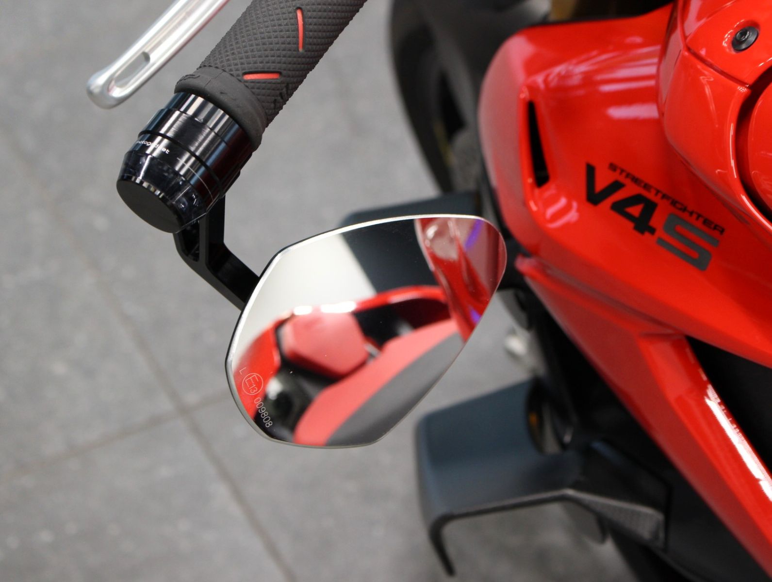 Fahrzeugabbildung Ducati Streetfighter V4 S* Carbon Umbau*1.Hand*TOP