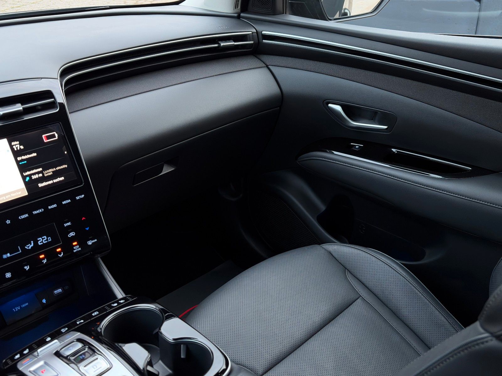 Fahrzeugabbildung Hyundai Tucson 1.6 T-GDI PHEV 4WD CarPlay 360° ACC SBL