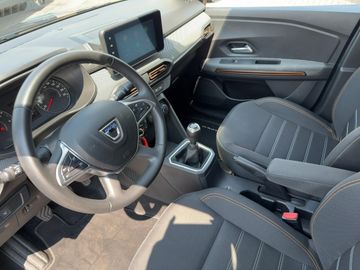 Dacia Sandero Stepway Comfort TCe 90 PS mit Navi Einpa