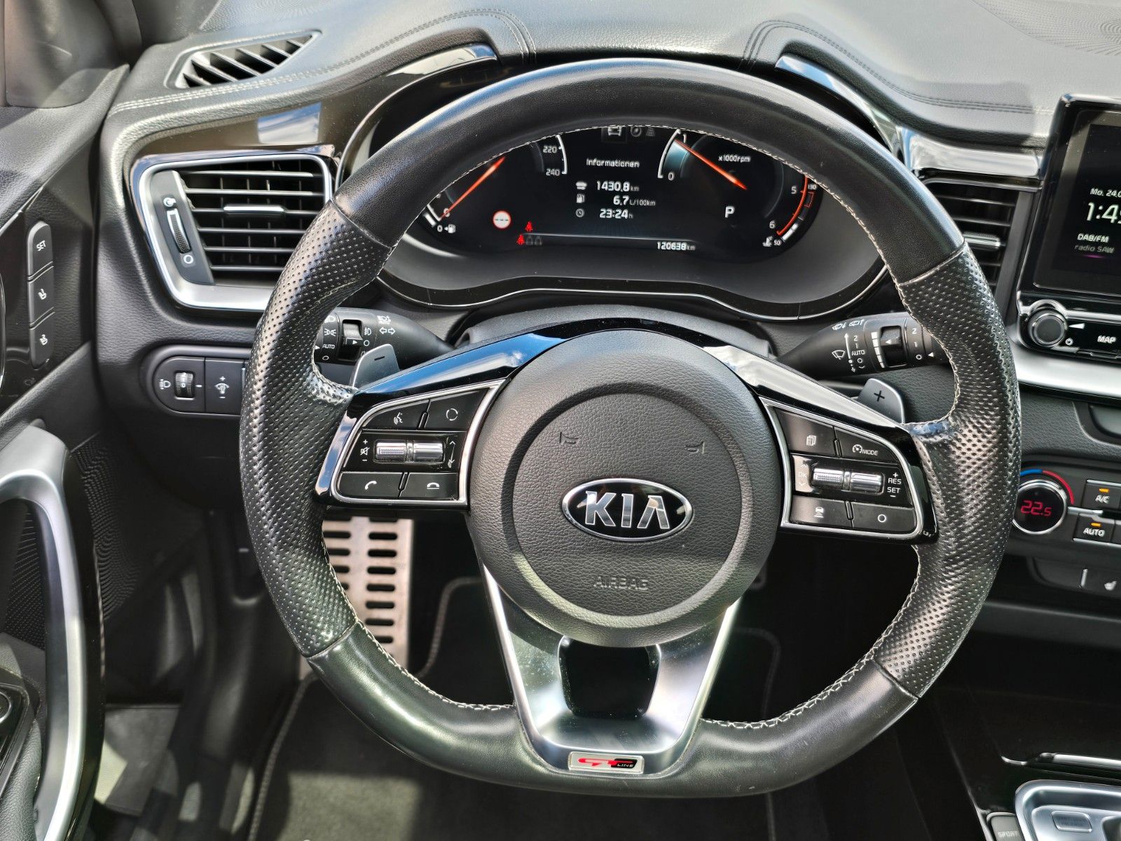 Fahrzeugabbildung Kia Ceed SW 1.6 CRDi DCT GT Line AHK Standheizung