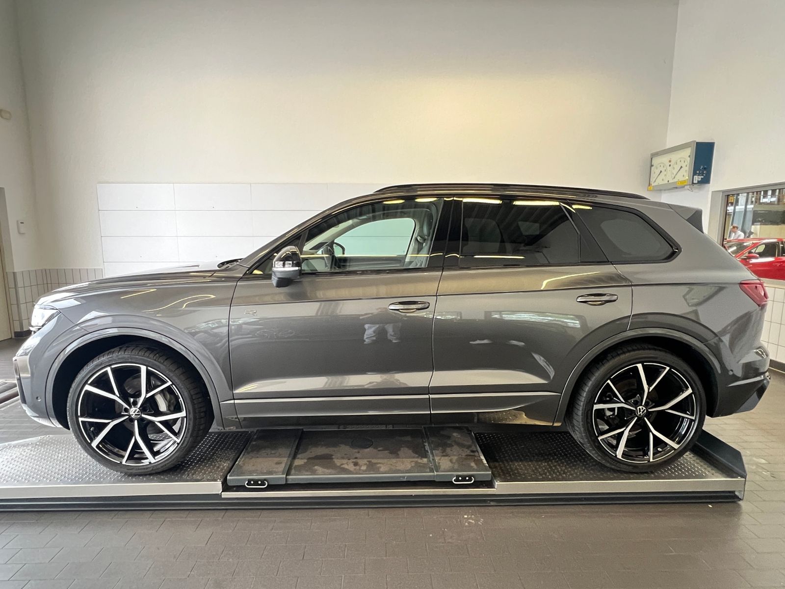 Fahrzeugabbildung Volkswagen Touareg R-Line 3.0 TDI 4MOTION *AHK, BlackStyle,