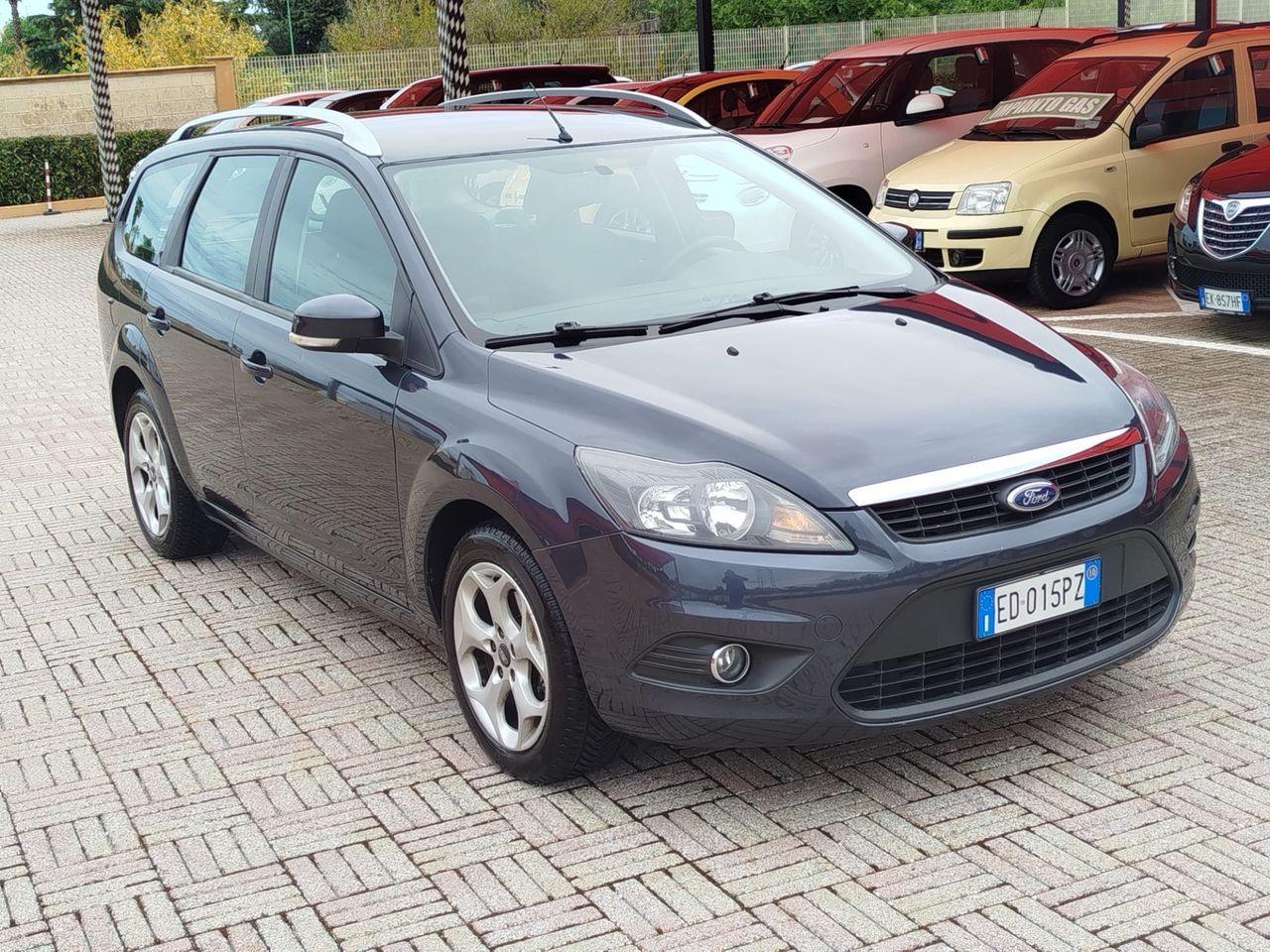 Ford Focus 2010 — photo 8