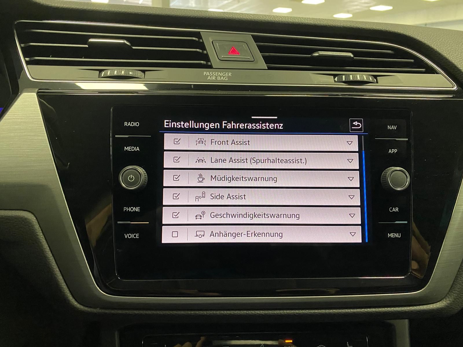 Fahrzeugabbildung Volkswagen Touran 1.5 TSI Comfortline+IQLIGHT+ACC+AHK+TOTWI