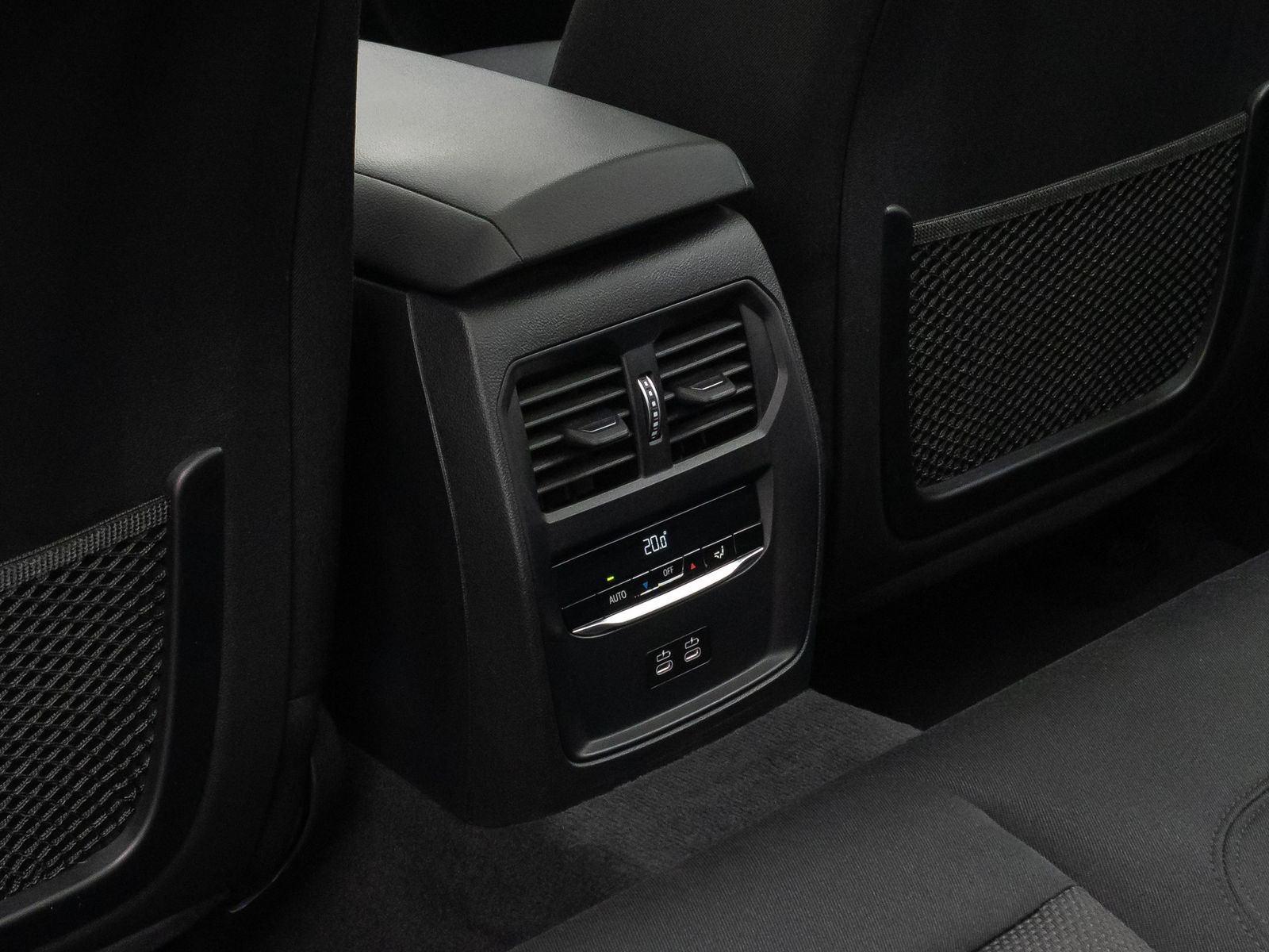 Fahrzeugabbildung BMW 320d Panorama DAB H/K Lordos Stop&Go PDC LED