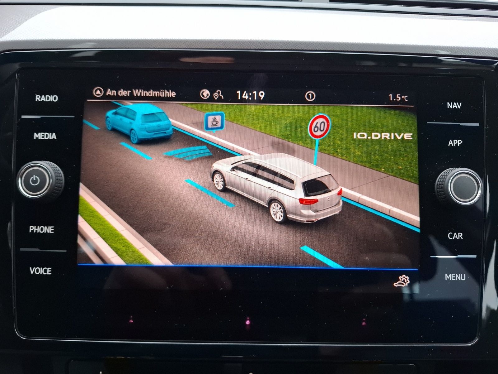 Fahrzeugabbildung Volkswagen Passat Variant TDI Business DSG 4M LED Navi ACC