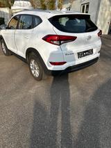 Hyundai TUCSON 1.6l 2WD 6MT Advantage Advantage - Hyundai TUCSON von privat
