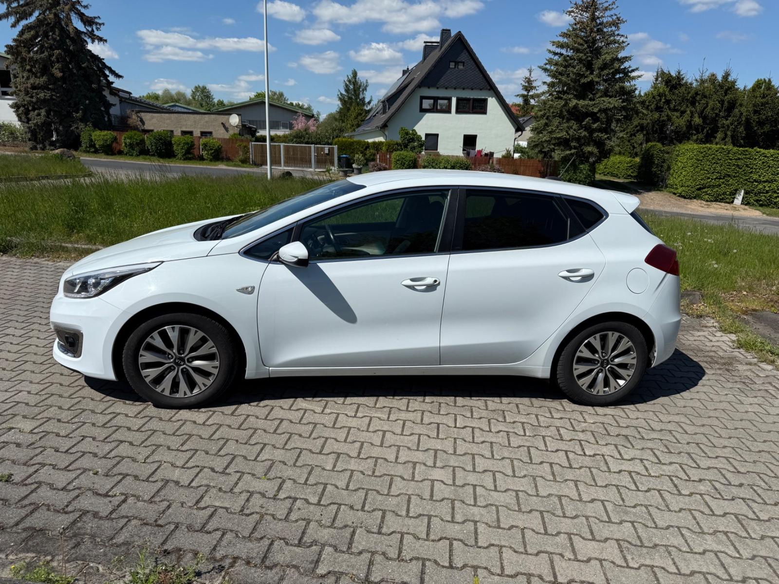 Kia Ceed 1.6CRDi Dream Team Premium+ Navi/Kamera/SHZ