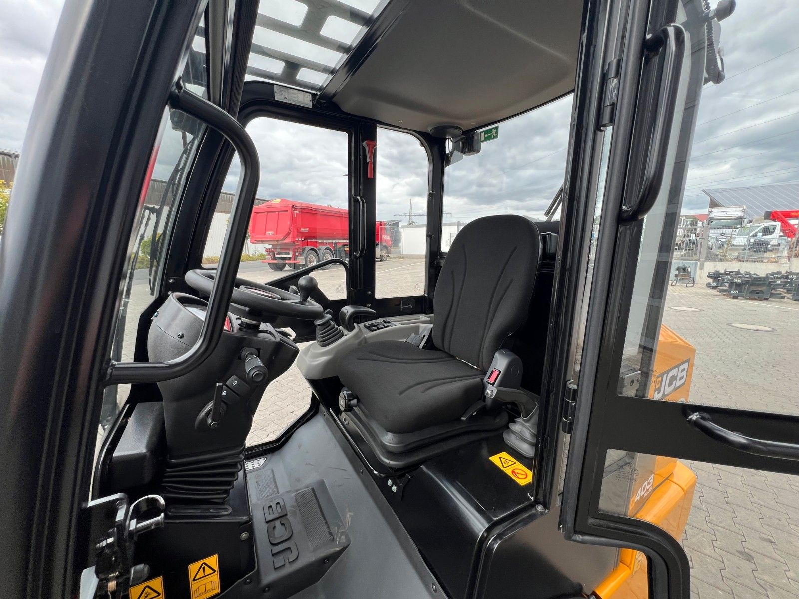 Fahrzeugabbildung JCB 403 Plus / Neufahrzeug / 2025 / Gabel / Schaufel