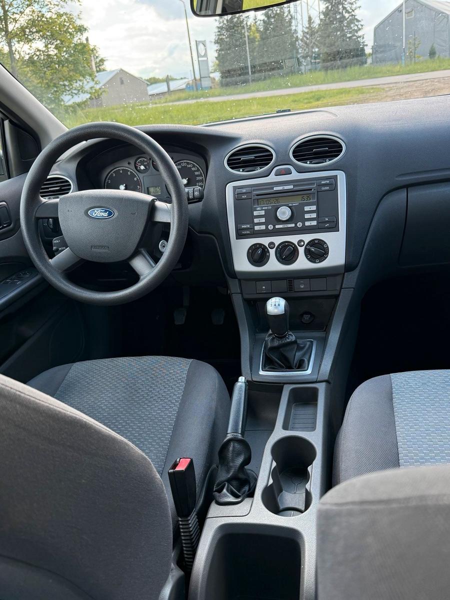 Ford Focus 2006 — photo 8