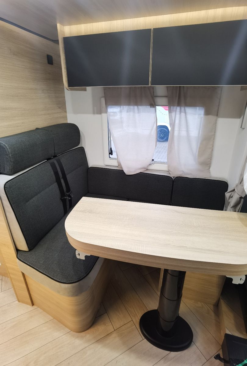 Fahrzeugabbildung Challenger 287 Graphite Edition m. Hubbett