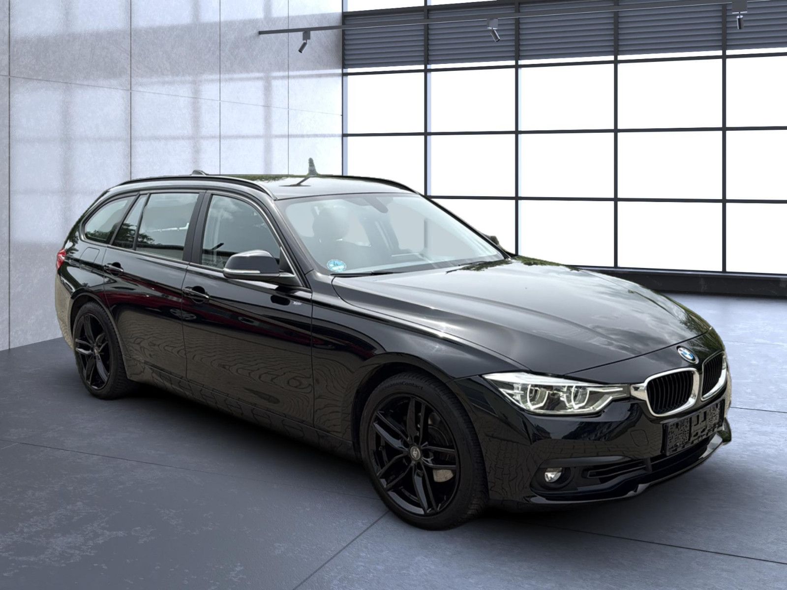 Fahrzeugabbildung BMW 320i Touring / Unfallfrei