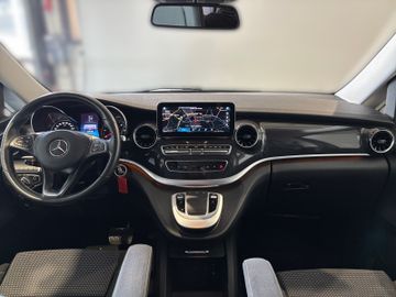 Mercedes V 220 - 10
