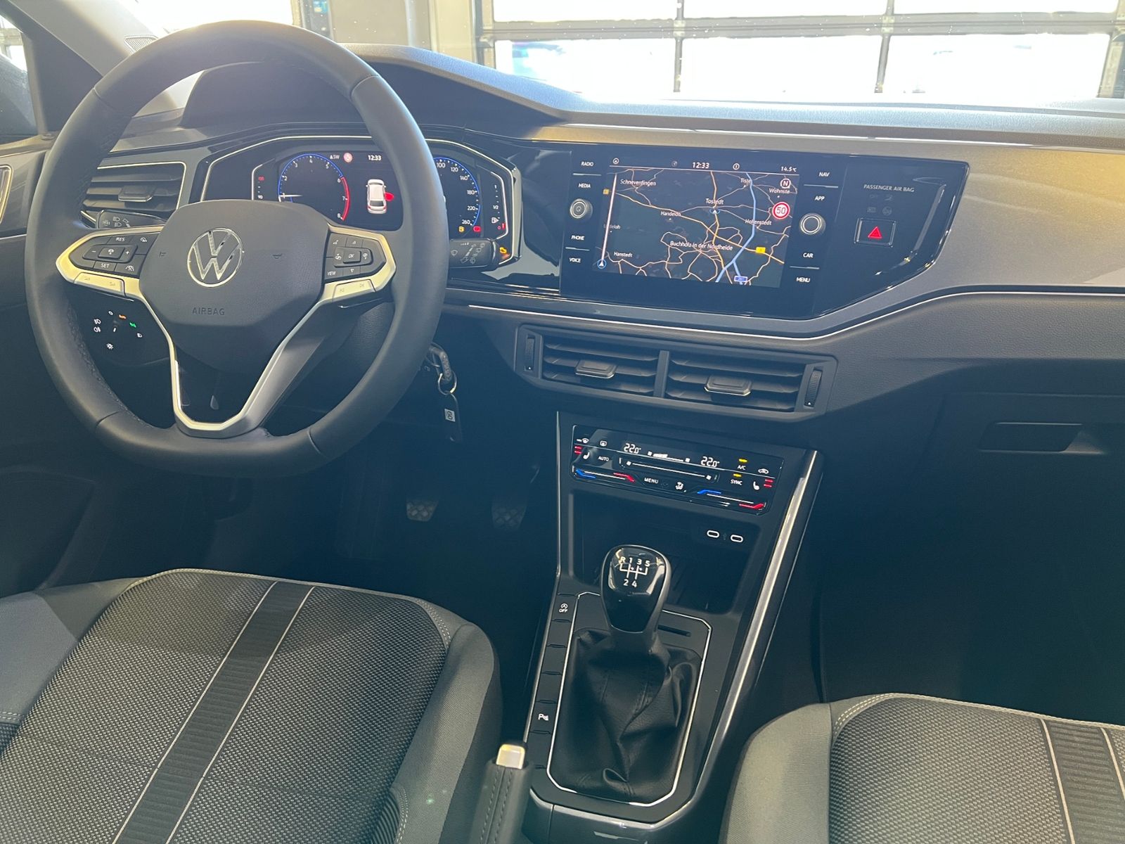Fahrzeugabbildung Volkswagen Polo Style 1.0 TSI *15"-LM, Navi, ACC*