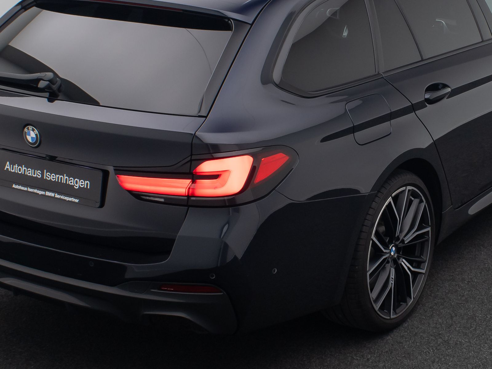 Fahrzeugabbildung BMW 540i xD M Sport DAB Panorama HUD H/K DispKey 20"