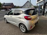 Hyundai i10 1.0 Connect&Go*KAMERA*SHZ*PDC*LENKRHEIZ*NAVI - Hyundai i10 Connect-&-Go mit Benzin-Antrieb