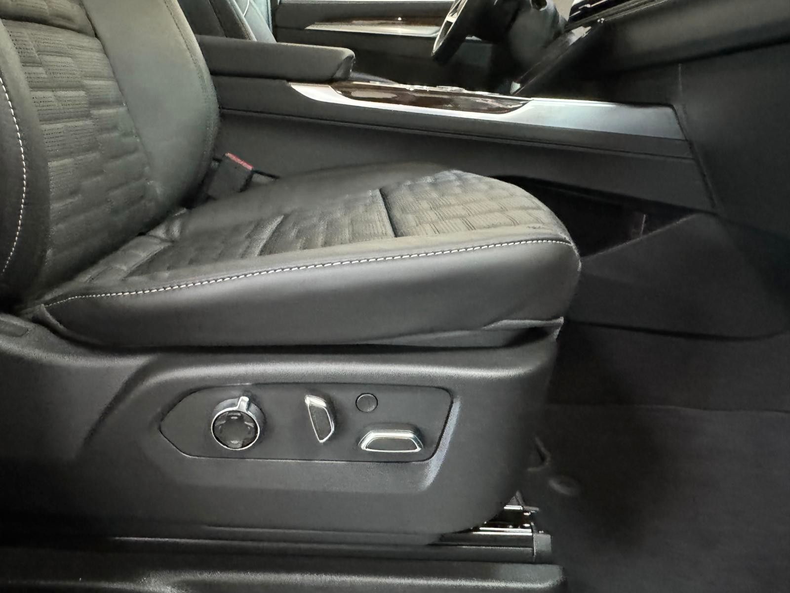 Fahrzeugabbildung Cadillac 2026 ESCALADE SPORT PLATINUM 6.2 V8-24"-ABV EXEC