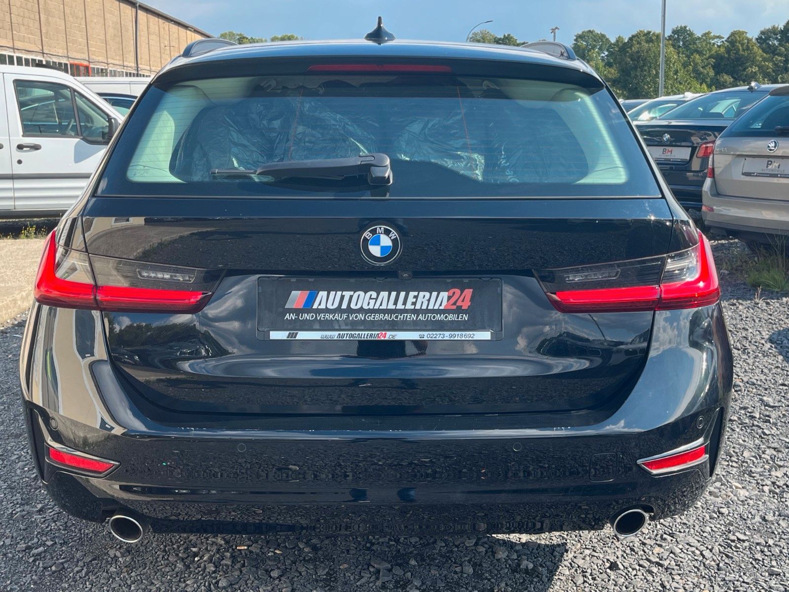 Fahrzeugabbildung BMW 318d Tour Navi Leder Kamera HUD Alarm SPORTSITZE