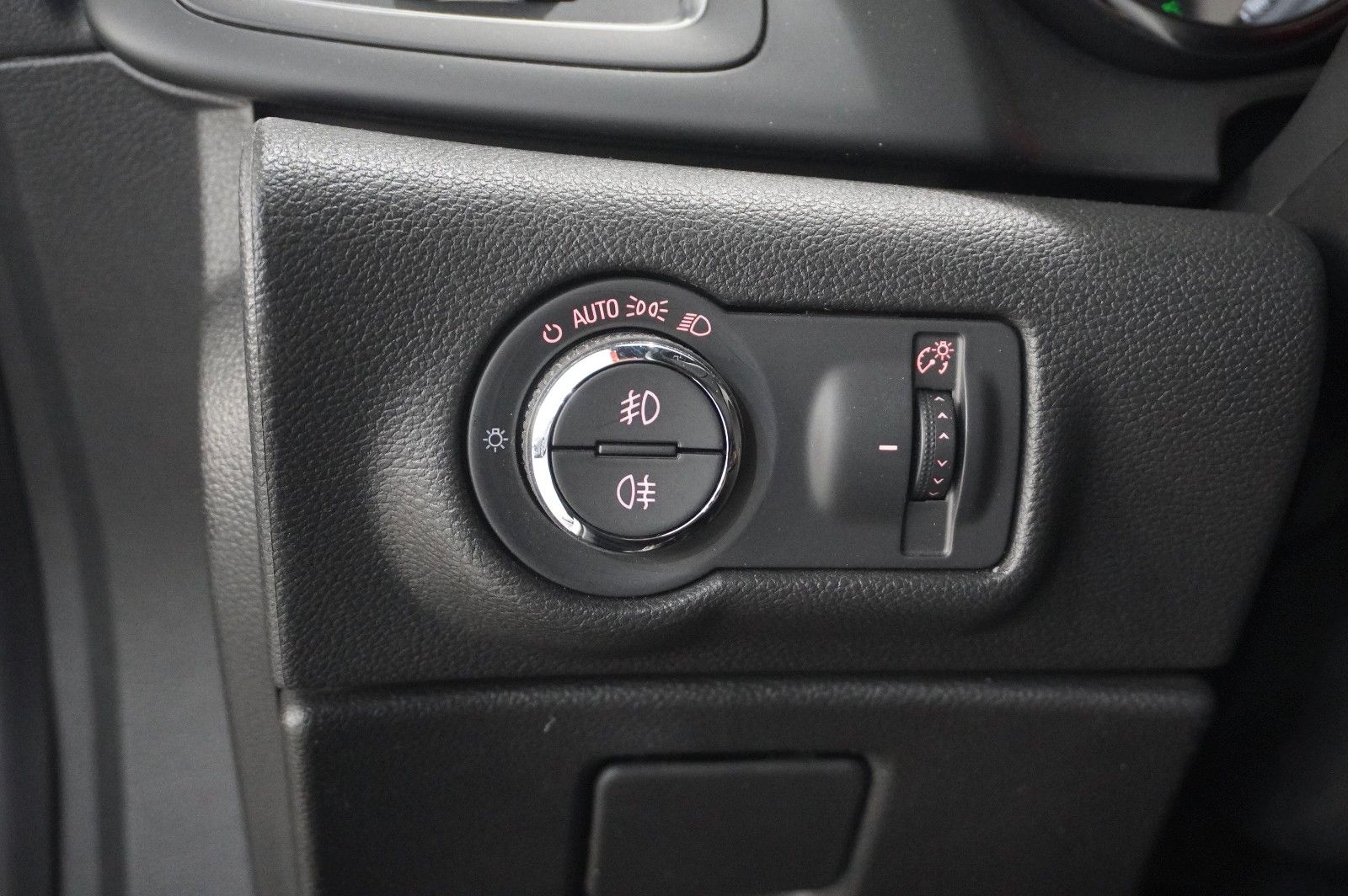 Fahrzeugabbildung Opel Cascada 2.0D ACTICE NAVI/LED/KAMERA/SPORT/SHZ