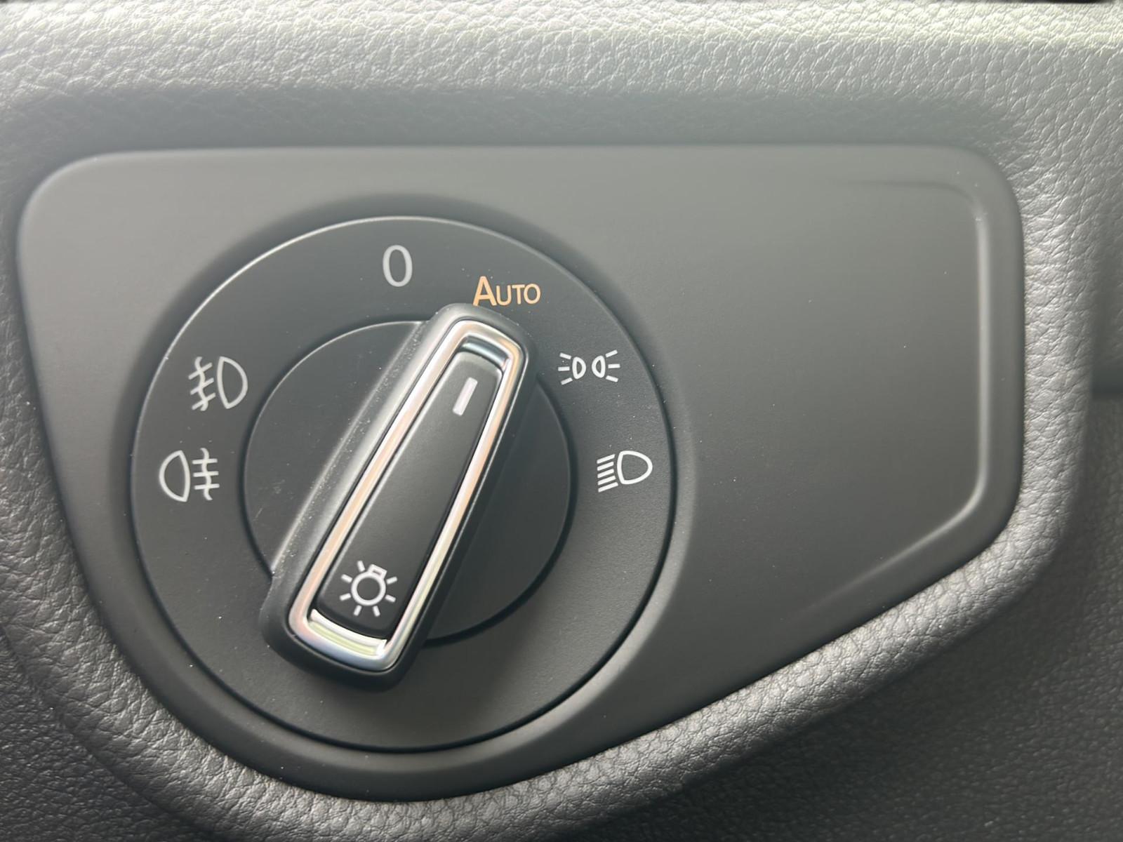 Volkswagen Touran Comf 7Sitz*AHK*STHZG*Kamera*Pano*EasyOpe, миниатюра 27