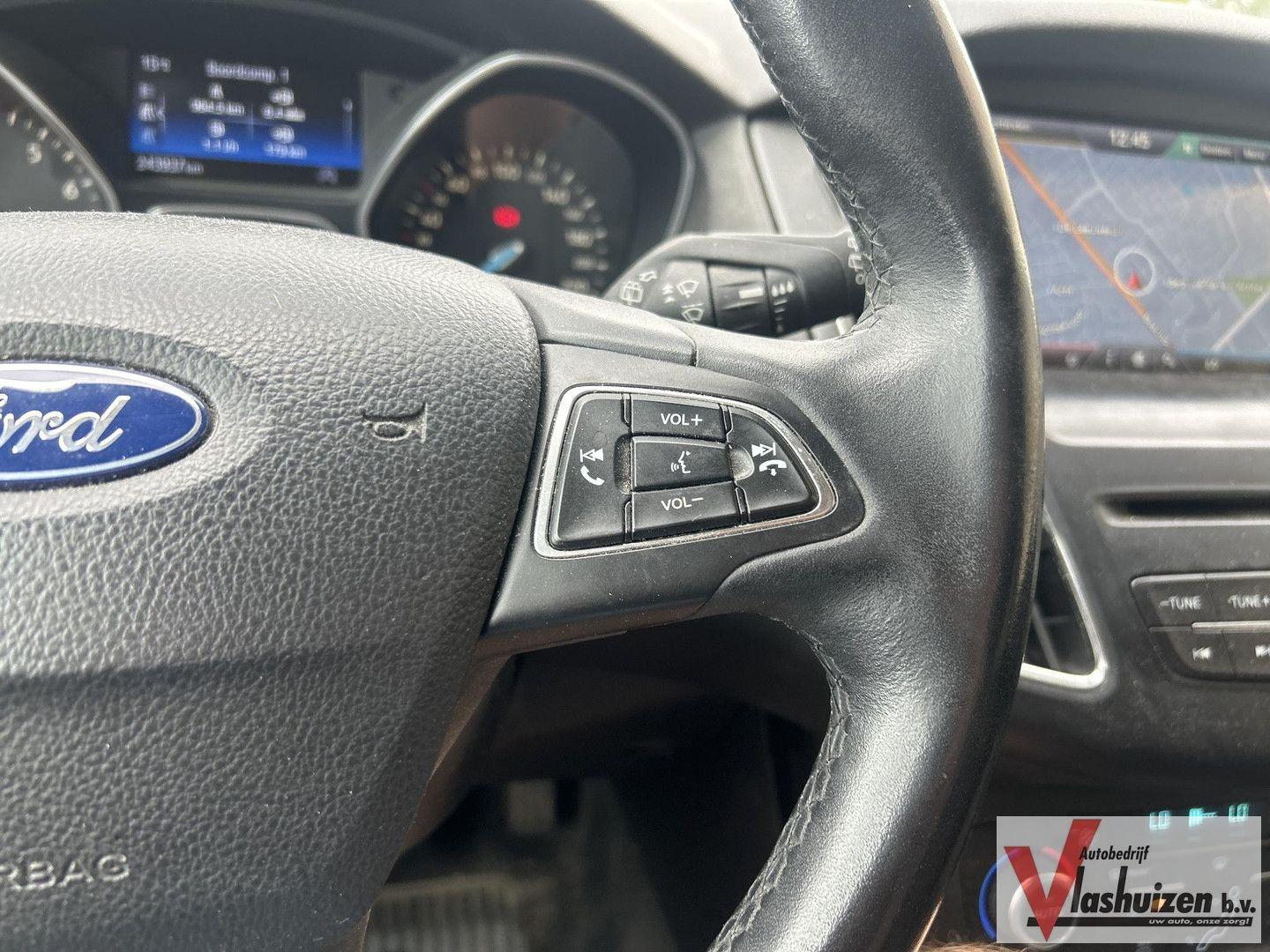 Ford Focus 2015 — photo 19