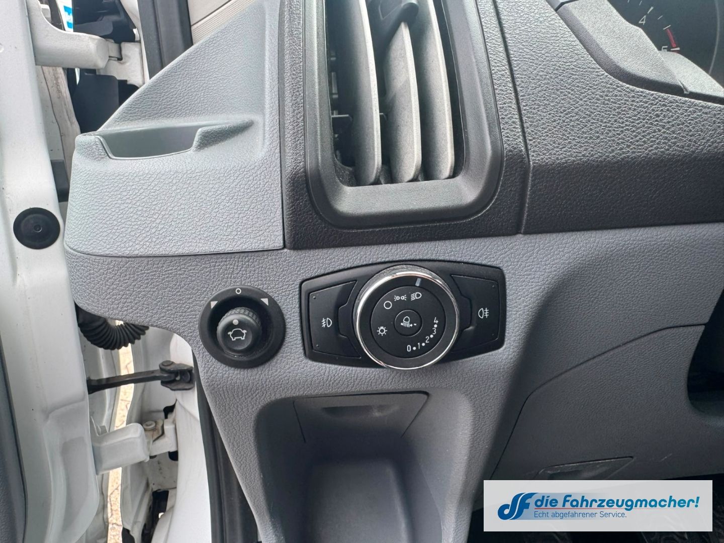 Fahrzeugabbildung Ford Transit Bus 410 L3 Trend Spurhalteass. Temp *EXP