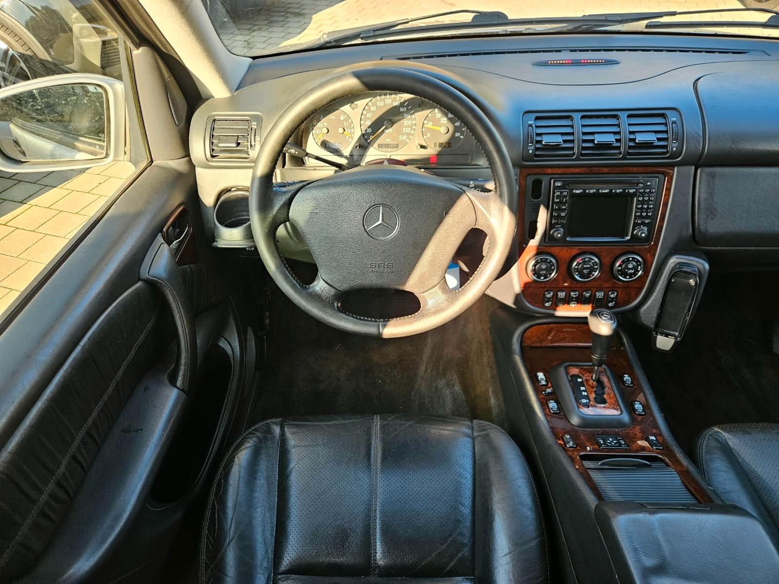 Mercedes-Benz ML270 2004 — photo 9