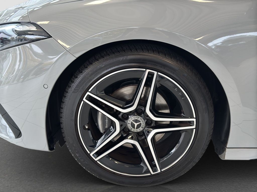Fahrzeugabbildung Mercedes-Benz A 200 AHK*LED*PDC*ParkAss*Sportp.*SpurH*SpurW*LM