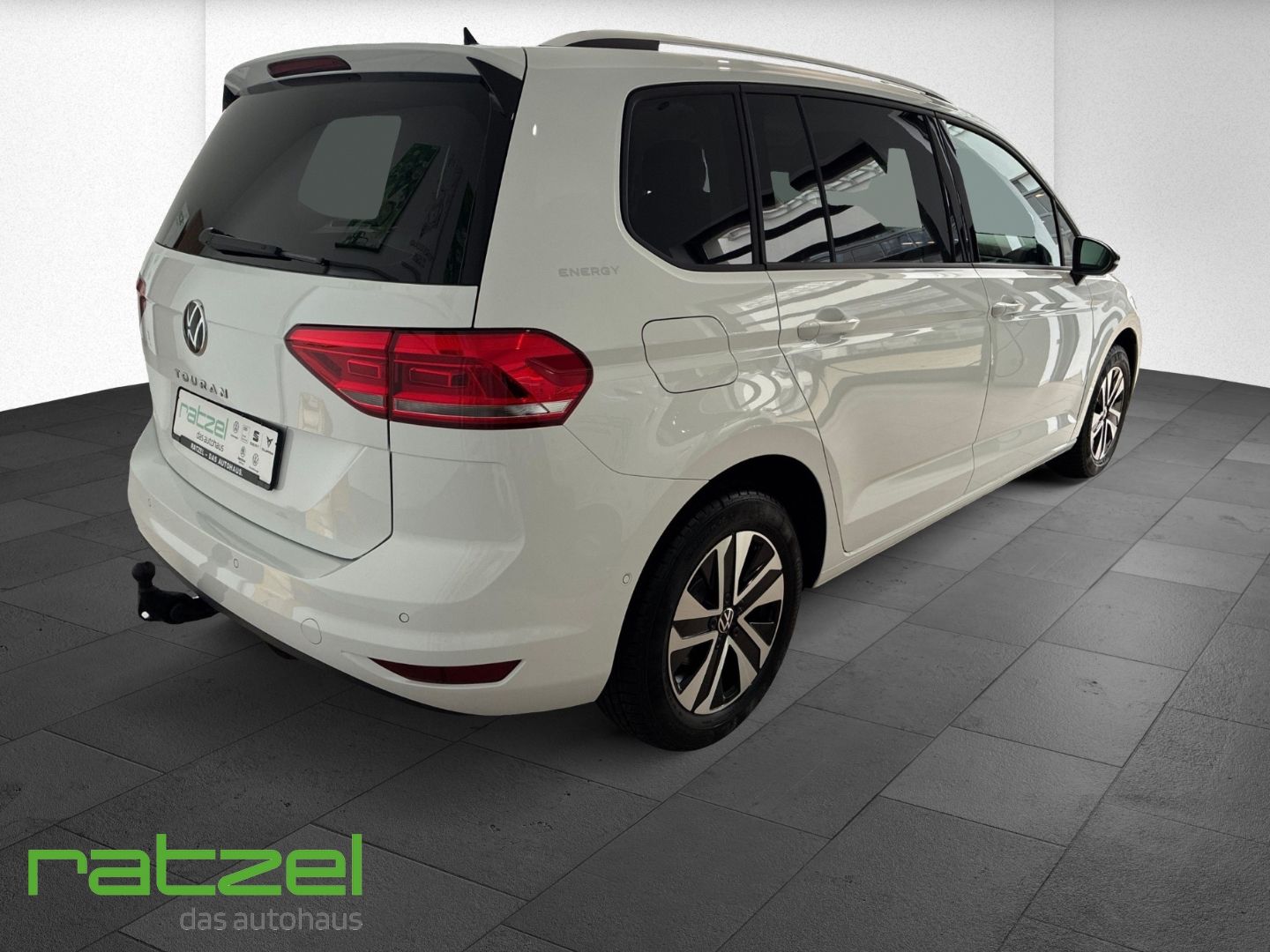 Fahrzeugabbildung Volkswagen Touran ENERGY 1.5 TSI DSG Allwetter+IQ.Light+Nav