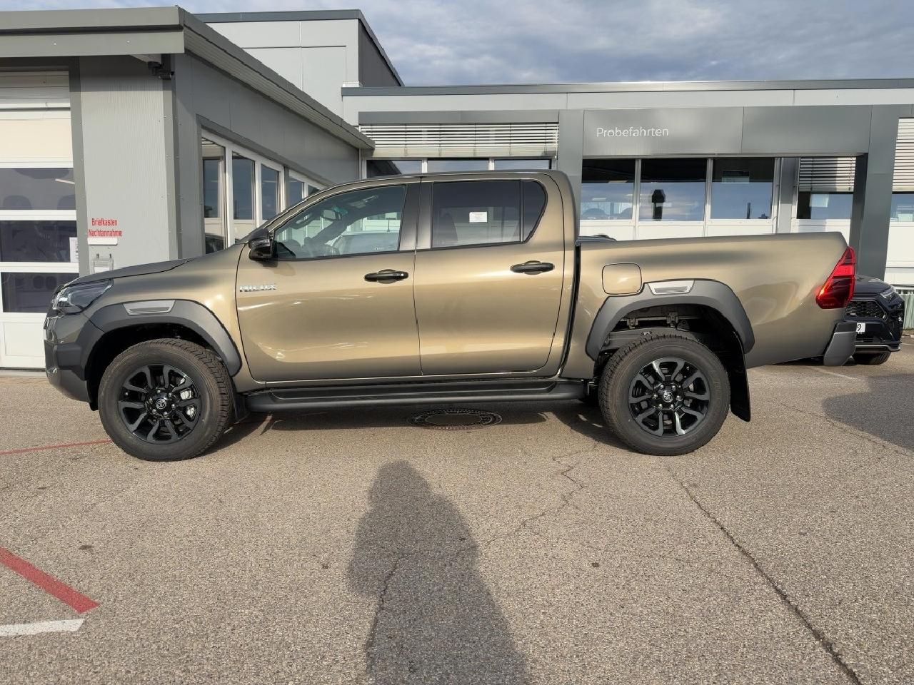 Fahrzeugabbildung Toyota Hilux 2,8 Double Cab Invincible 4x4*JBL+AHK+WKR*